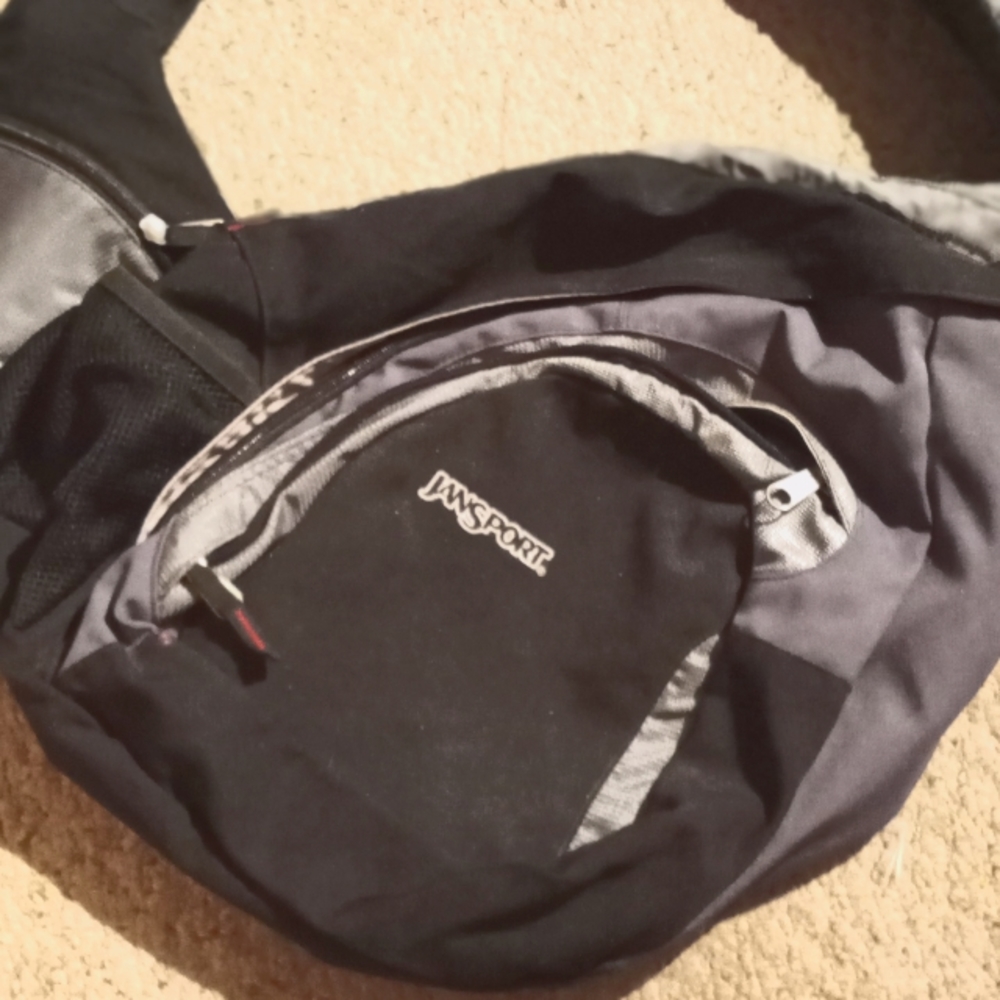 JANSPORT CROSS BODY PACKPACK!!